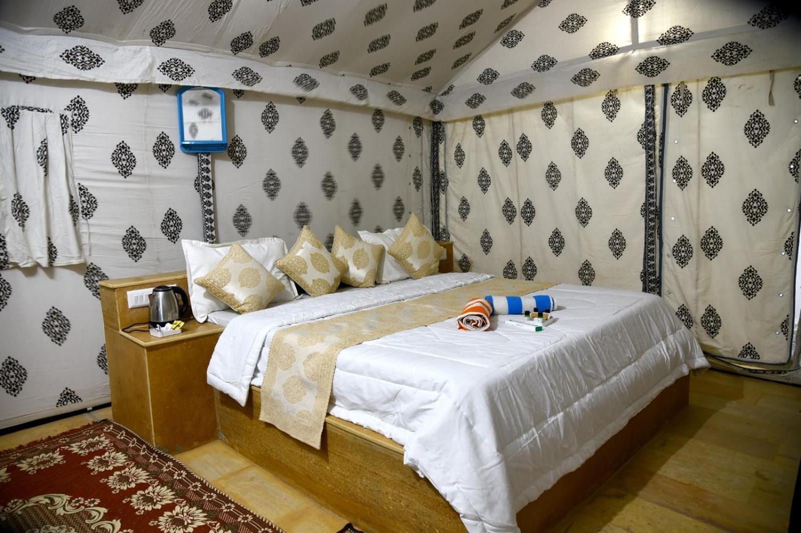 Saffron Heritage Desert Camp Jaisalmer Rom bilde